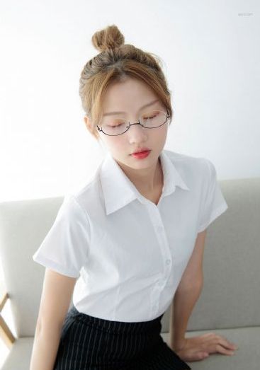 保姆三